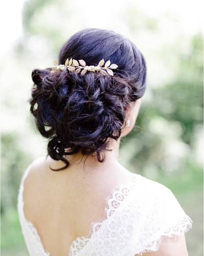 Peigne argenté pour voile de mariée.