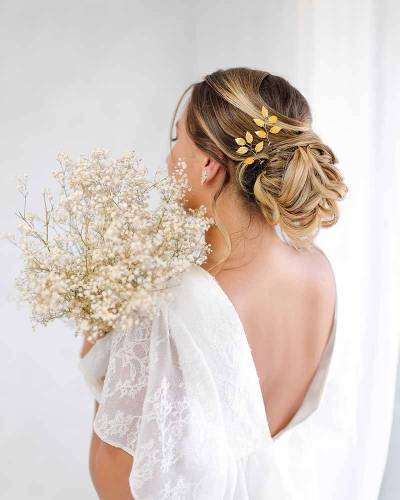 Pics à chignon mariée feuilles dorées