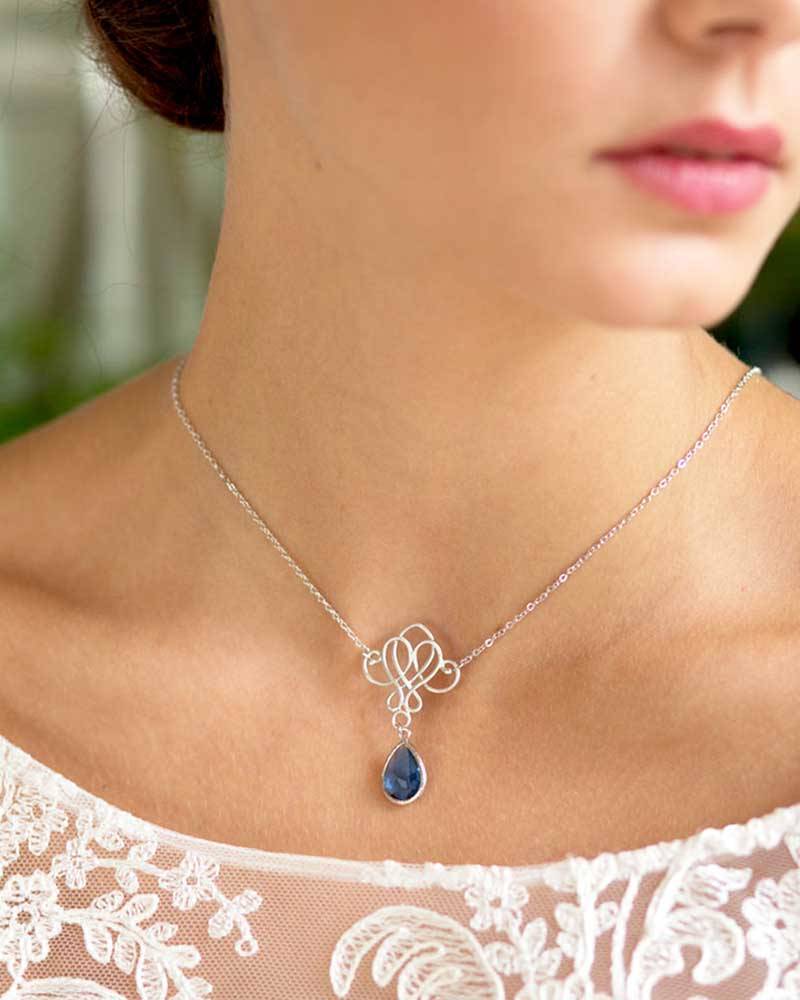 "Nila" Collier de mariée goutte victoria bleu. Something Blue